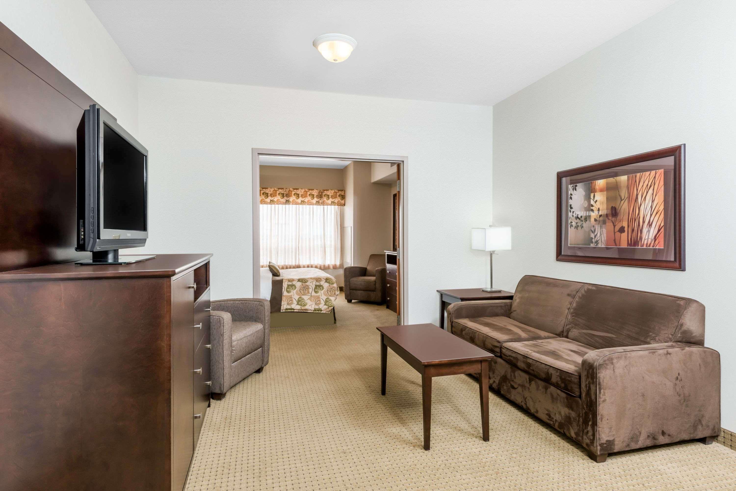 Ramada By Wyndham Olds Otel Dış mekan fotoğraf