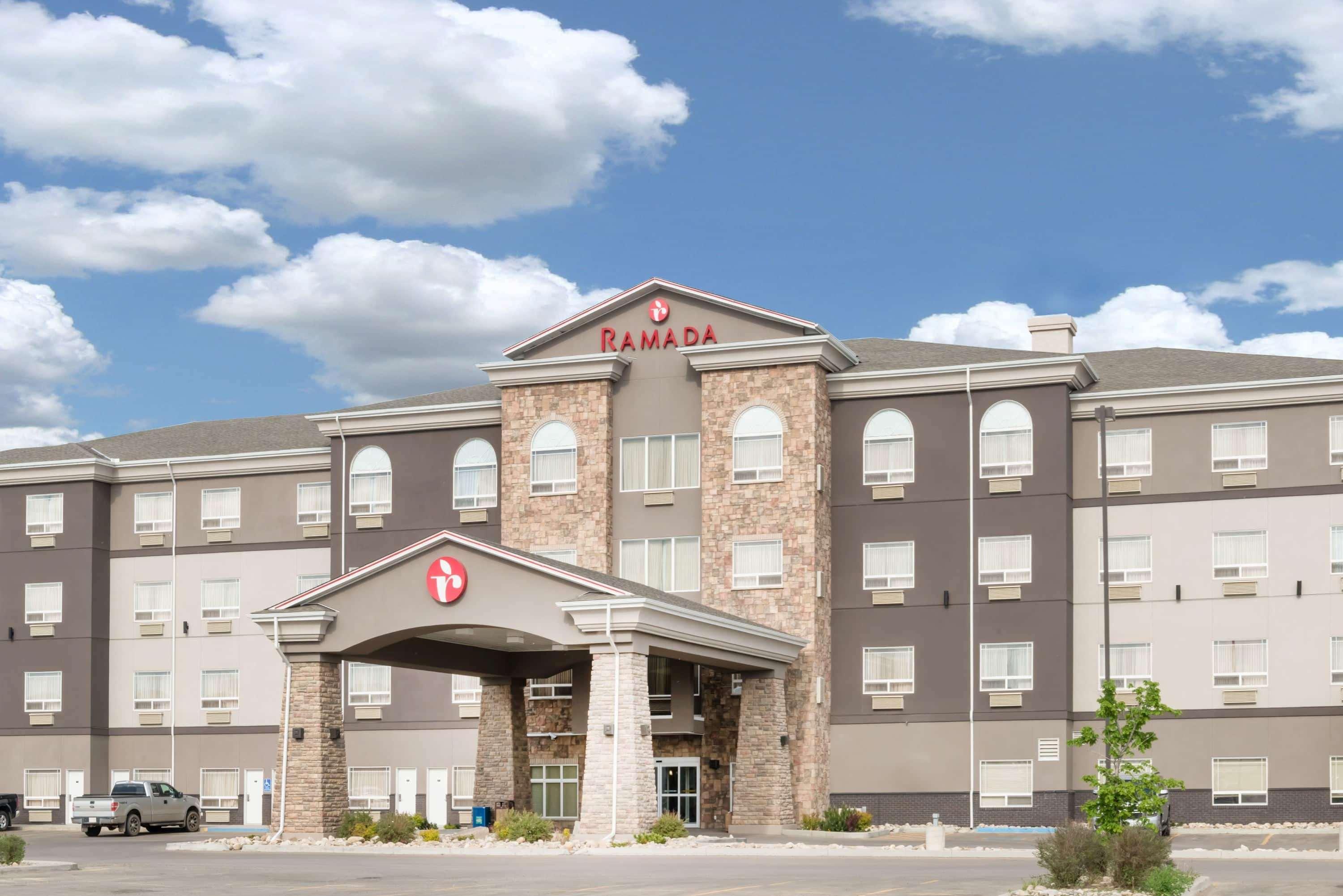Ramada By Wyndham Olds Otel Dış mekan fotoğraf
